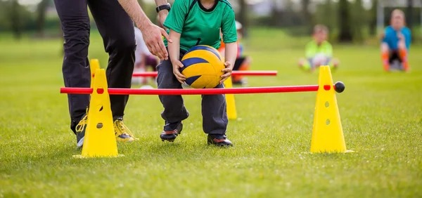 赌场筹码学：解析为何使用塑料筹码比现金更能降低玩家的支出痛感。（赌场筹码心理学剖析：为何用塑料筹码比现金更能降低付款痛感）